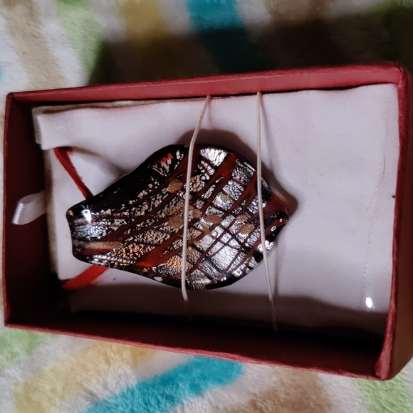 2. Made in Italy Murano Glass Necklace on Leather Cord - Picture 4 of 4